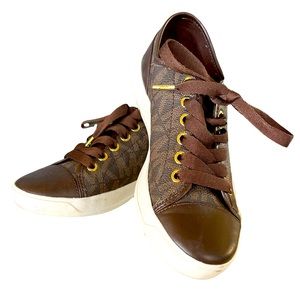 Women' s Michael Kors shoe city Snickers